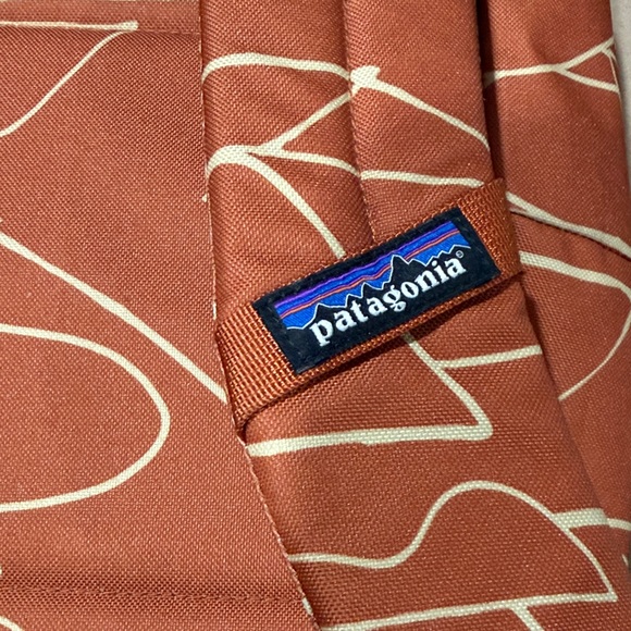 Patagonia Burnt Orange Backpack with Cream Abstract Lines 18x15 - Picture 5 of 10